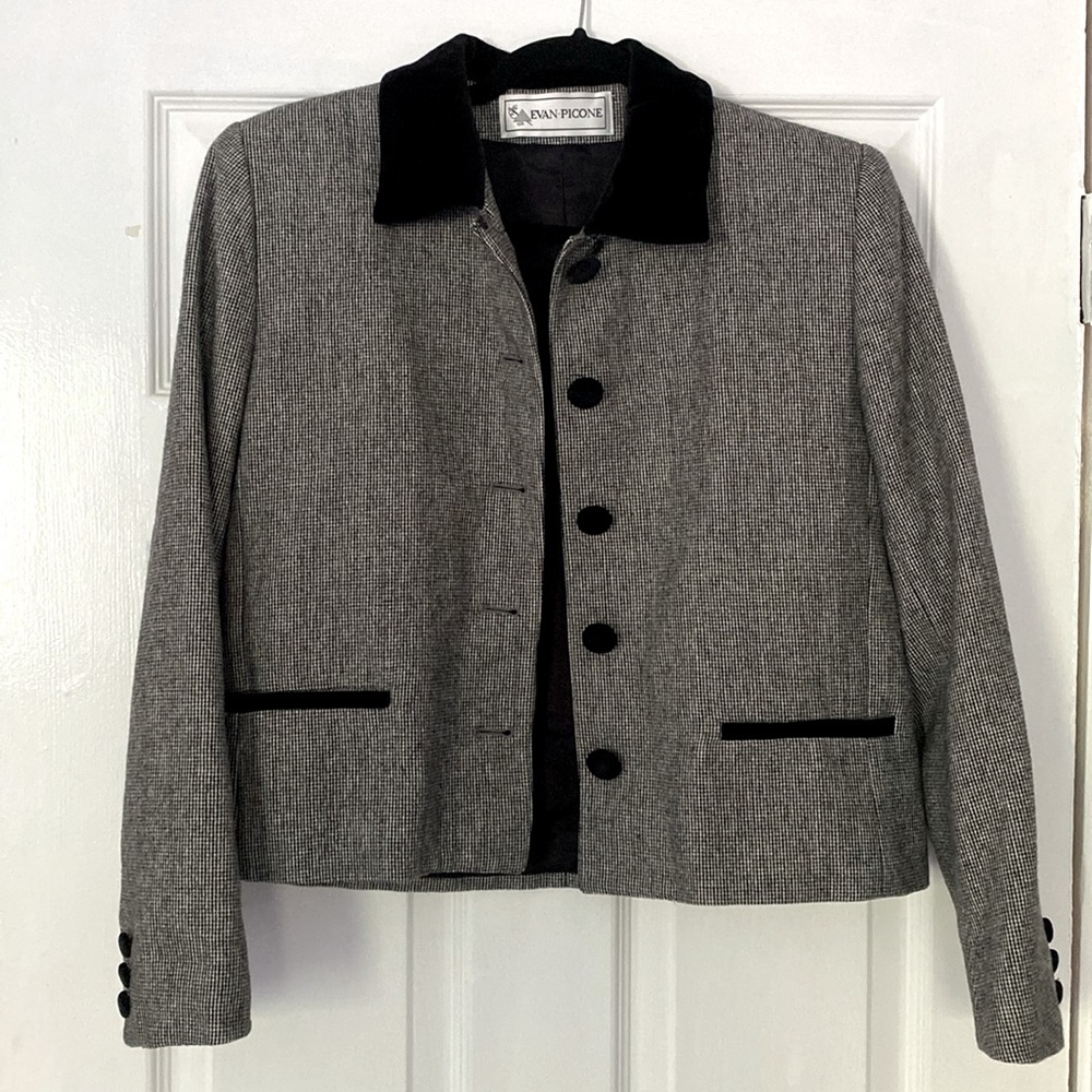 Vintage Evan-Picone black and grey houndstooth blazer w/ velvet collar | Size: 6